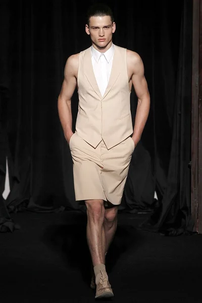 Look 13